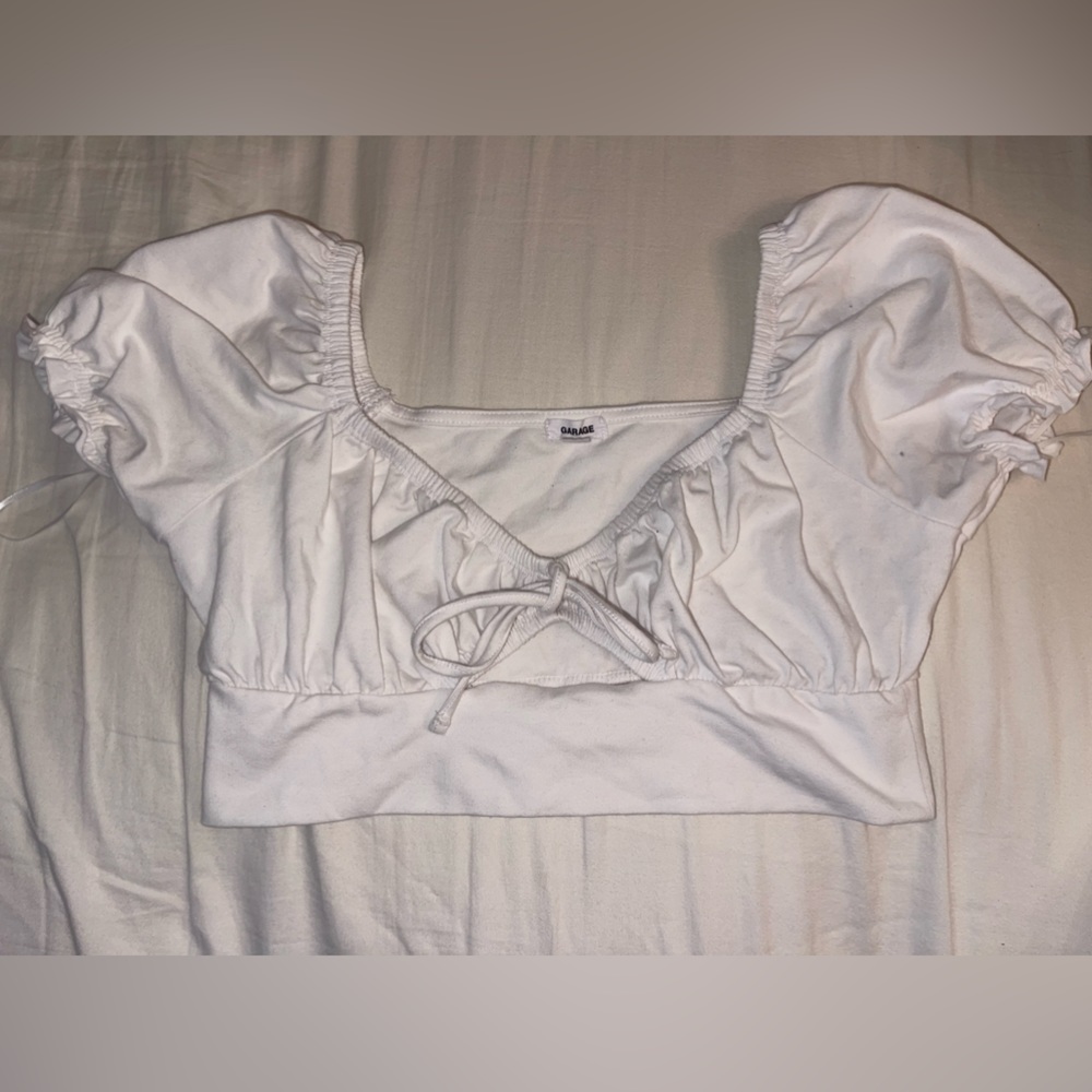 Garage cropped white top